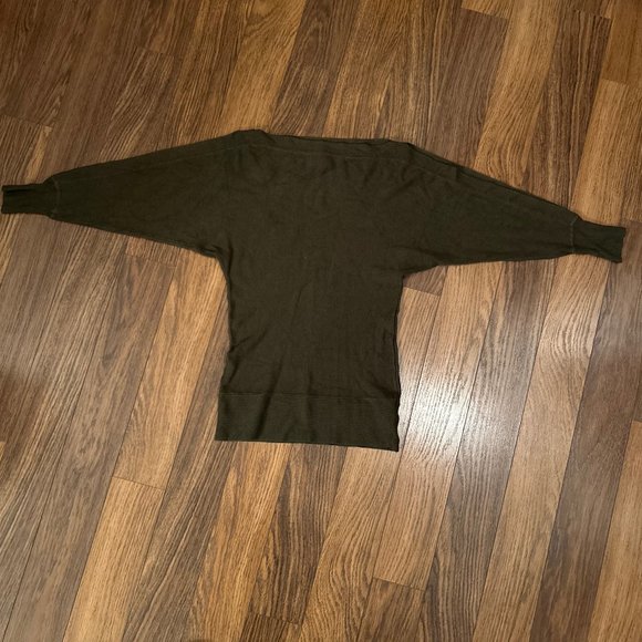 Green Costa Blanca Sweater with semi dolman slit open sleeves - Picture 3 of 9